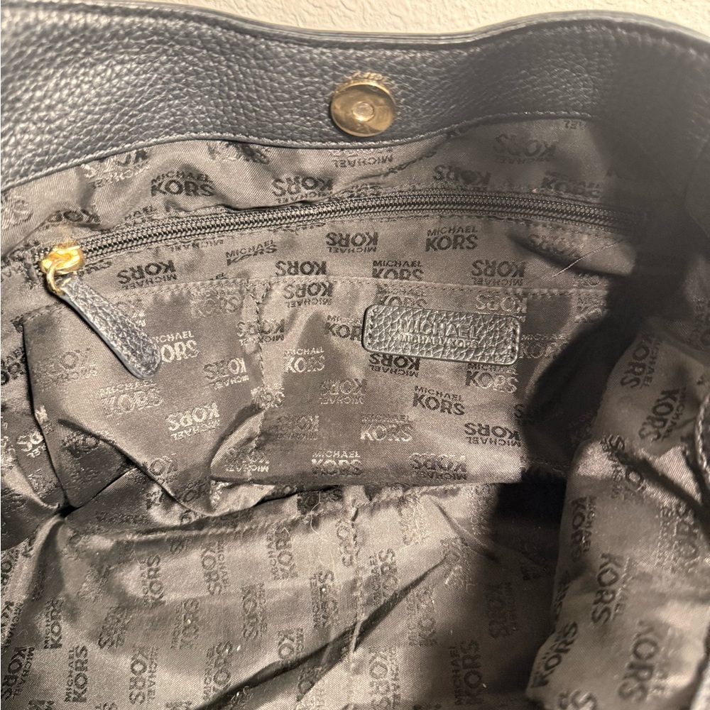 MICHAEL Michael Kors Textured Black Hobo Bag - Picture 5 of 12
